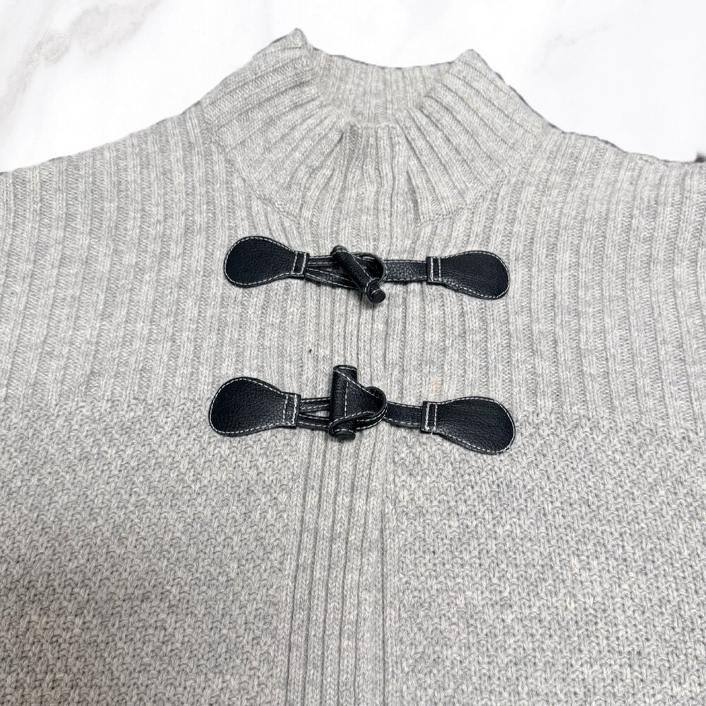 Tahari‎ Women's Gray Ribbed Wool Blend Cape w Leather Buckles, Size M - Picture 4 of 7